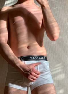 Ezra - Male escort in Baku Photo 8 of 11