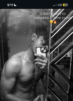 F. Boy - Male escort in Mumbai Photo 2 of 3