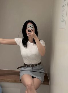 FA Linda - escort in Singapore Photo 4 of 8