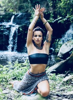 Fabiana Costa - masseuse in Lisbon Photo 3 of 4