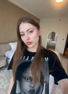 Fabulous Kristin 20 - puta in Dubai Photo 8 of 10