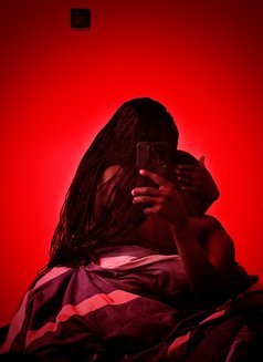 Vee - escort in Nairobi Photo 1 of 2