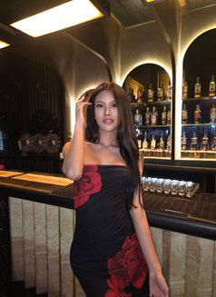 Fadia69, Big, long, pink dick - Acompañantes transexual in Al Manama Photo 27 of 30