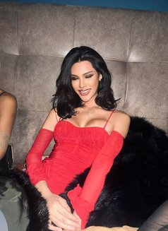 Fadia69, Big, long, pink dick - Acompañantes transexual in Al Manama Photo 23 of 30