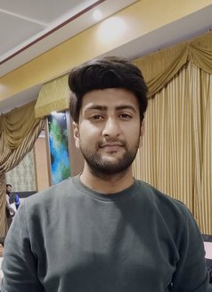 Fahad Available in Lahore and Sargodha - Acompañantes masculino in Lahore Photo 1 of 3