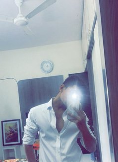 WhatsApp me ladies and couples - Acompañantes masculino in Doha Photo 1 of 8