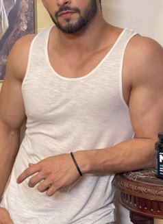 WhatsApp me ladies and couples - Acompañantes masculino in Doha Photo 2 of 8