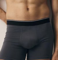 Available Qatar Wtsap me ladies &couples - Acompañantes masculino in Doha