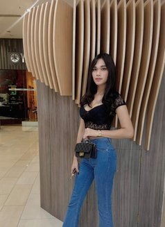 Faheera - Transsexual escort in Jakarta Photo 9 of 14