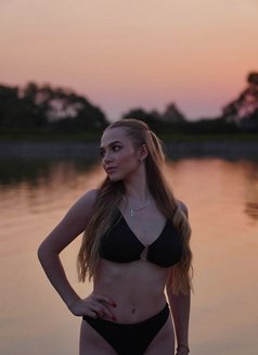 Faina - escort in Dubai Photo 5 of 8