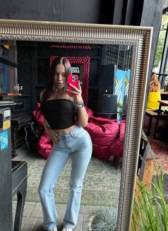Faina - escort in Dubai Photo 9 of 13