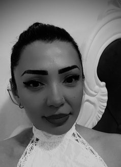 Fairi independent - escort in Dubai Photo 4 of 9
