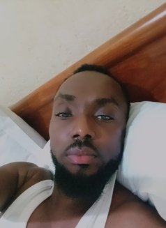 Sugar Boy - masseur in Accra Photo 2 of 5