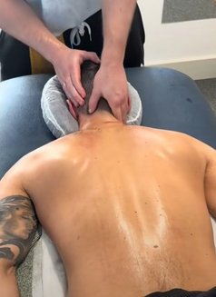 Adib - masseur in Dubai Photo 6 of 9