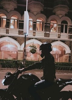 Faisal Shaikh - Acompañantes masculino in Mumbai Photo 2 of 7