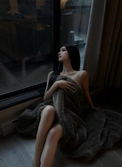 Faith Lee - escort in Manila Photo 6 of 15