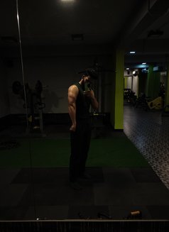 Mr.z - Acompañantes masculino in Mumbai Photo 5 of 9