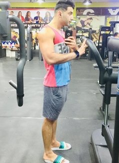 Faizy - Male escort in Dubai Photo 2 of 5