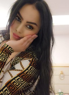 Falak - puta in Muscat Photo 1 of 9