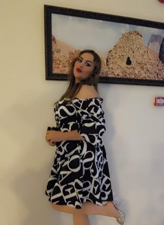 Falak - puta in Muscat Photo 10 of 13