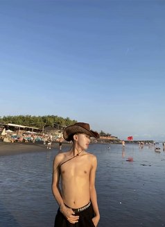 Fall01 - Acompañantes masculino in Bali Photo 6 of 6