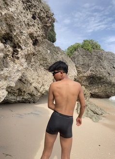 Fall01 - Acompañantes masculino in Bali Photo 2 of 9