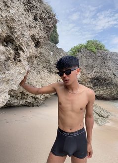 Fall01 - Acompañantes masculino in Bali Photo 3 of 9