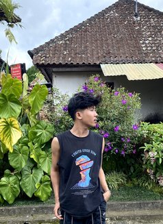 Fall01 - Male adult performer in Bali Photo 10 of 11