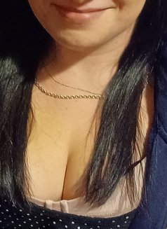 MADISON - puta in Surrey Photo 1 of 3