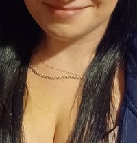 MADISON - puta in Surrey Photo 1 of 3