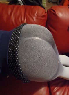 MADISON - puta in Surrey Photo 3 of 3