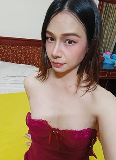 Famemy - Transsexual escort in Al Manama Photo 1 of 8