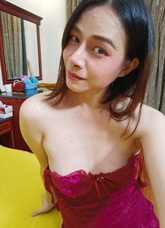 Famemy - Transsexual escort in Al Manama Photo 2 of 8