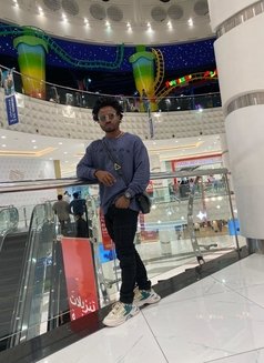 Famousblack Dick - Male escort in Muscat Photo 5 of 16