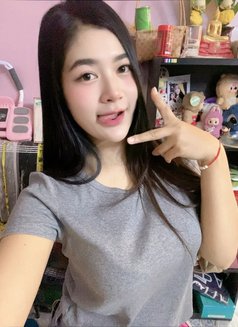 Fania - escort in Jakarta Photo 2 of 5