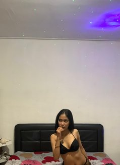 Fanny - escort in Bali Photo 4 of 6