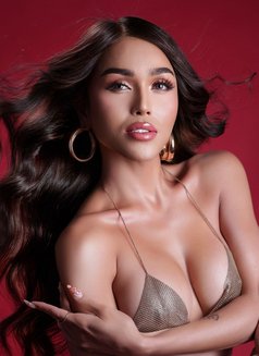 FANTASY ACHIEVER - Transsexual escort in Coron Photo 29 of 30