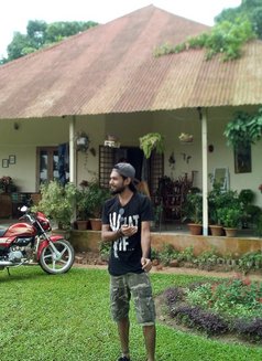 Faraaz Adnan - Acompañantes masculino in Dhaka Photo 1 of 2