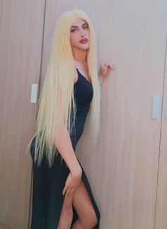 Farah 22 cm - Transsexual escort in Dubai Photo 30 of 30