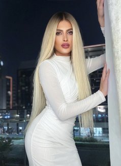 Farah Arabiya 22 cm - Transsexual escort in Dubai Photo 2 of 28