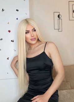 Rina Arabiya 22 cm - Acompañantes transexual in Dubai Photo 3 of 25