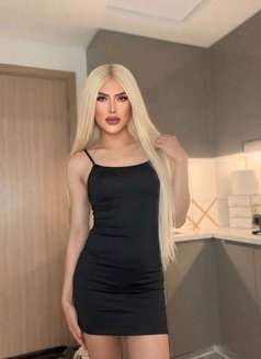 Rina Arabiya 22 cm - Acompañantes transexual in Dubai Photo 2 of 25