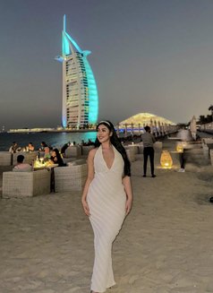 Farah - escort in Dubai Photo 3 of 8