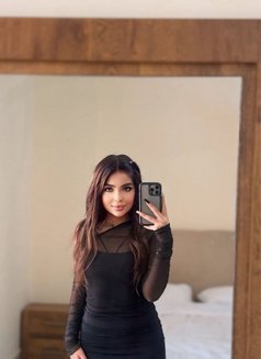 Farah - escort in Muscat Photo 2 of 6