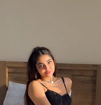 Farah - puta in Muscat Photo 4 of 7