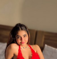 Farah - puta in Muscat Photo 7 of 8