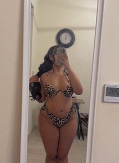 Farah - escort in Dubai Photo 5 of 9