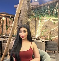 Farah - puta in Dubai Photo 7 of 10