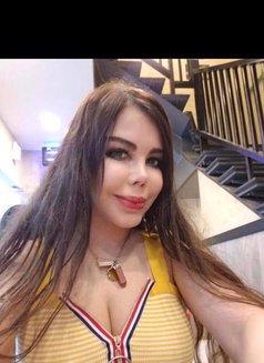 Farah Irani - puta in Dubai Photo 2 of 4