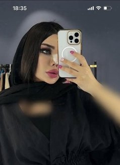 Farah Irani - escort in Muscat Photo 5 of 6